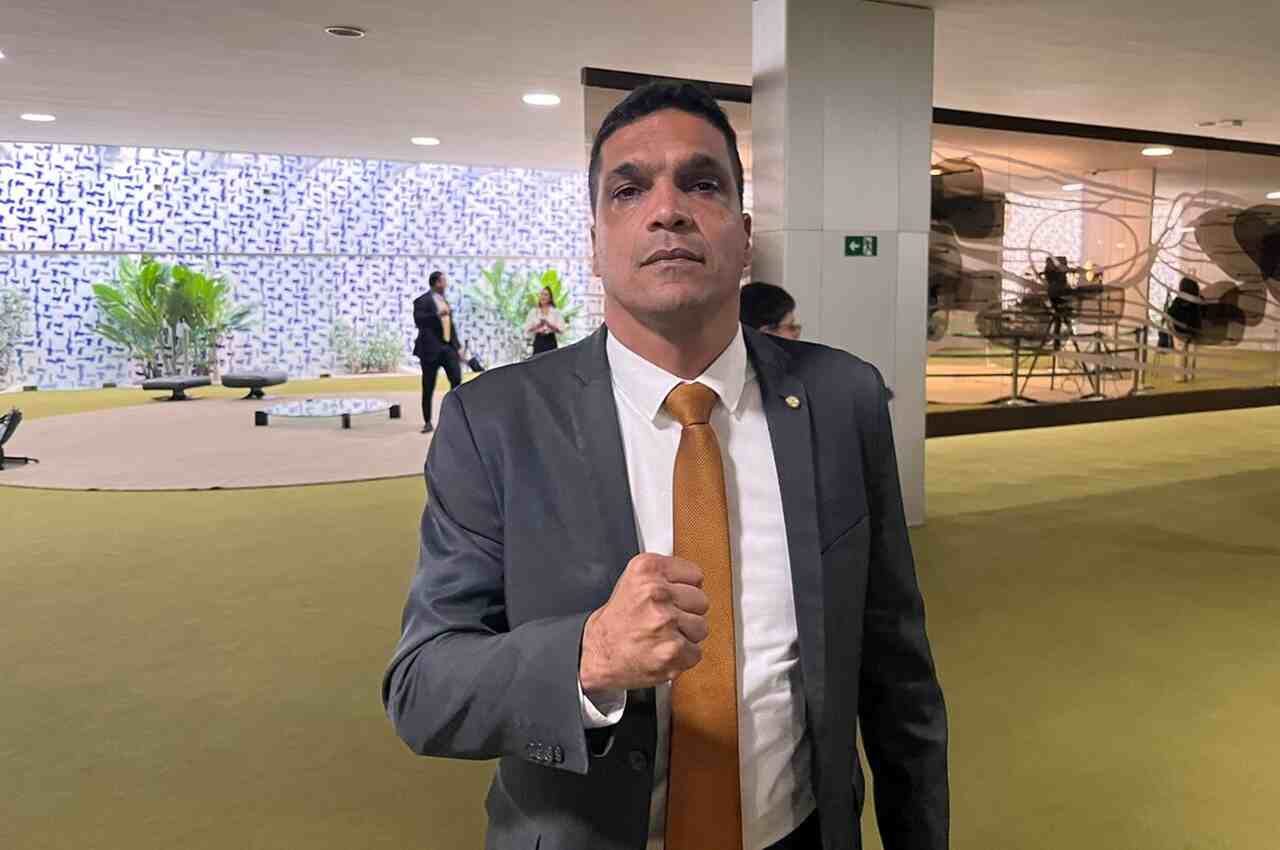 Cabo Daciolo diz que esquerda e direita "são amiguinhos", aponta tutela externa no Brasil e propõe "batalha espiritual"