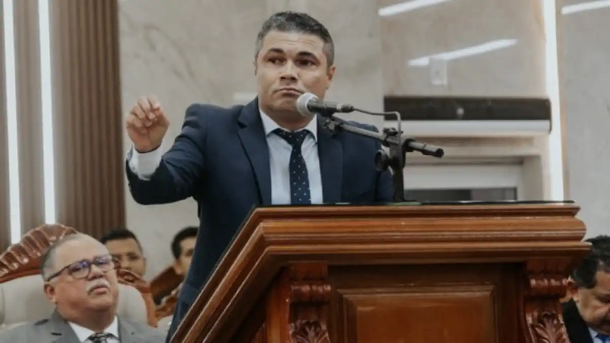 Pregador da Assembleia de Deus em AL confessa triângulo amoroso com fiel e oficial da PM e diz buscar redenção