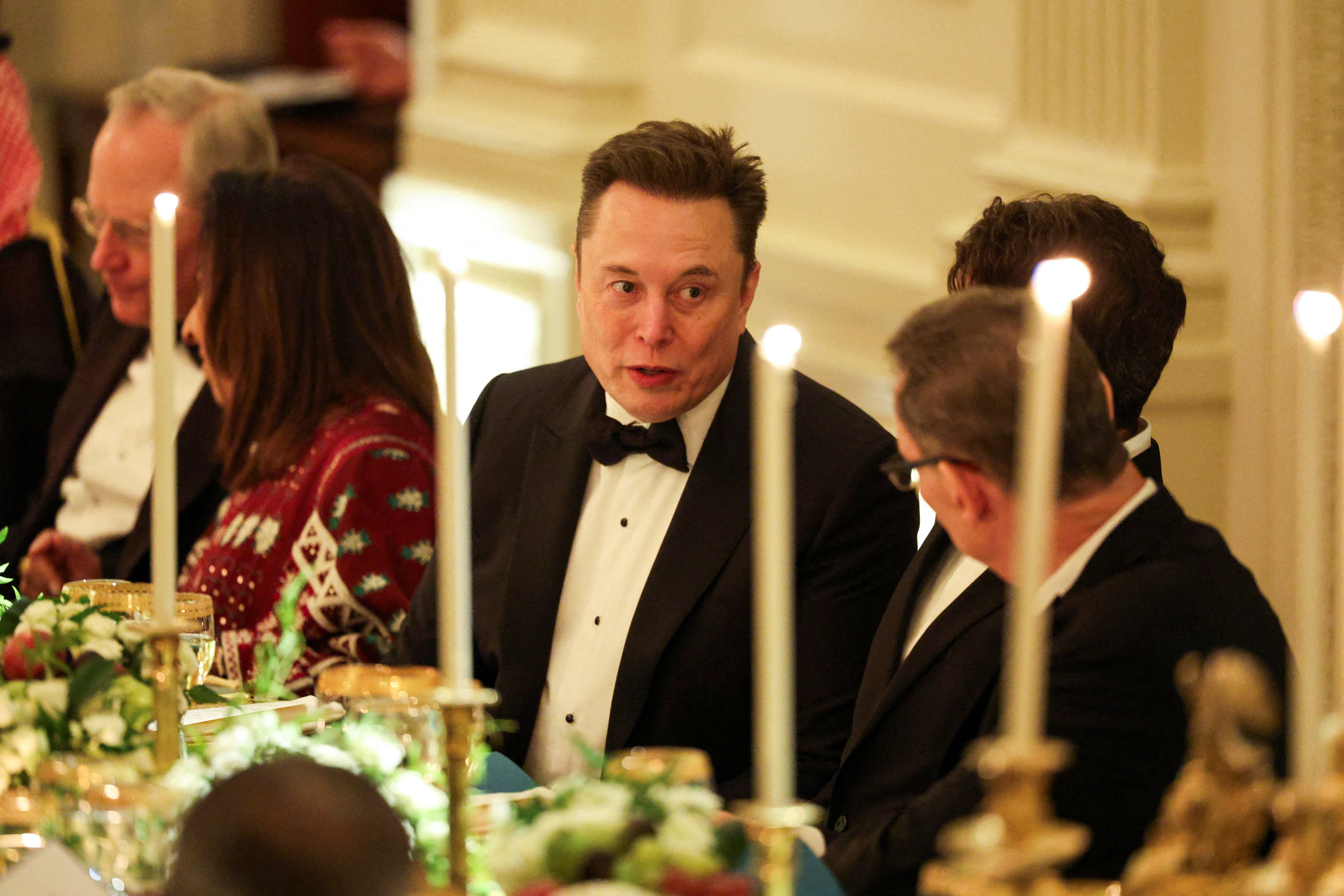 Forbes 2026 bate recorde de bilionarios: brasileira de 20 anos é a mais jovem e Elon Musk chega a US$ 839 bi; IA impulsiona novas fortunas