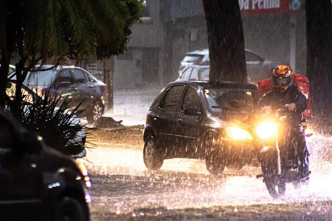 Bombeiros emitem alerta de 24h para chuvas intensas em Goiás; veja as cidades com maior risco