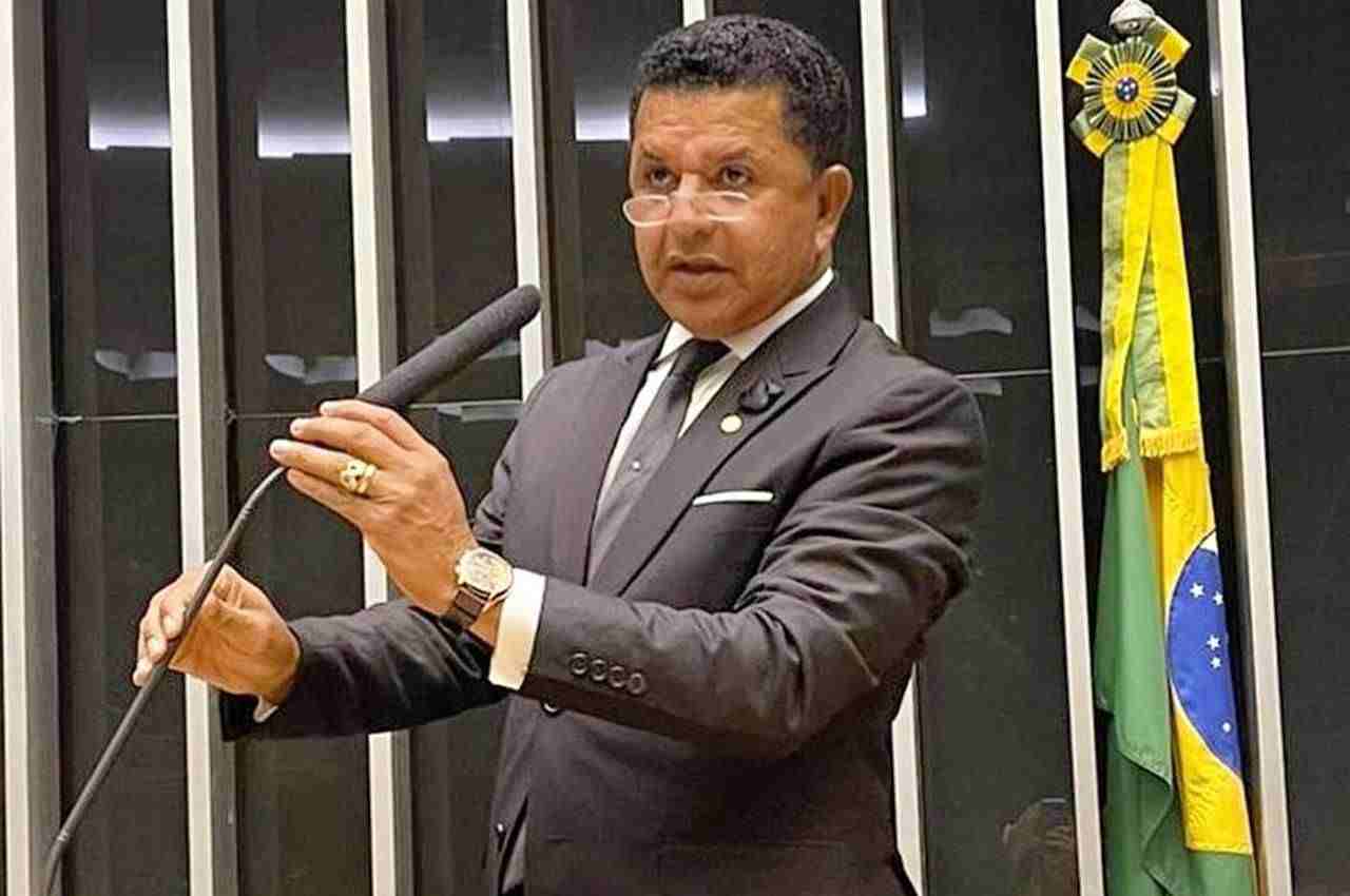 Abílio Santana filia-se ao DC e confirma pré-candidatura a deputado estadual na Bahia