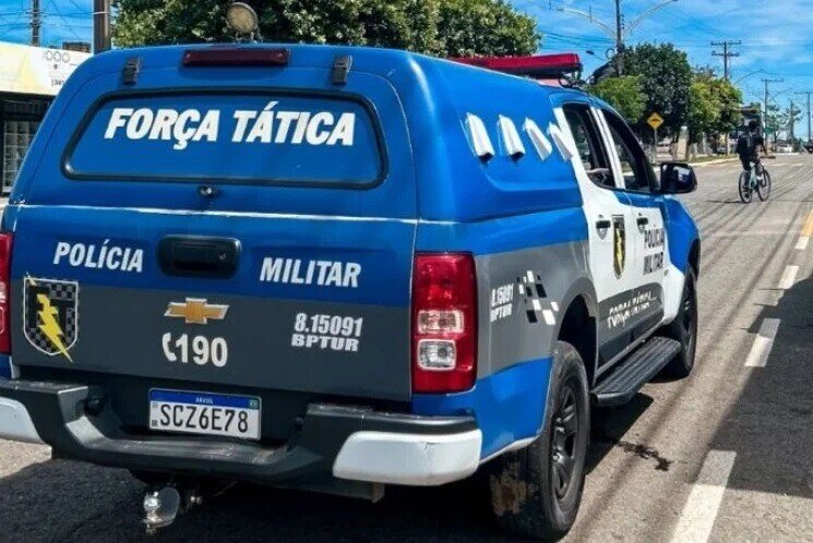Flagrante em Caldas Novas: suspeito tenta vender celular roubado, resiste à prisão e é detido pela PM