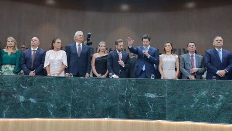Daniel Vilela assume governo de Goiás; cerimônia simbólica marca saída de Caiado e acenos à corrida presidencial