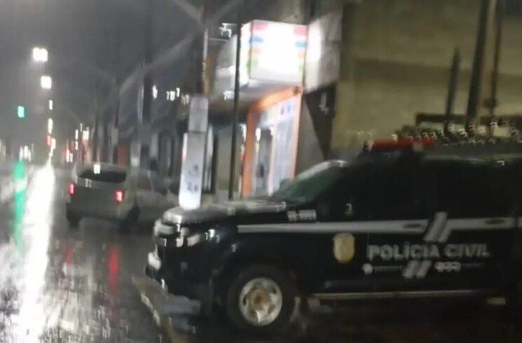Caldas Novas: motorista bate em viatura da Polícia Civil, resiste à abordagem e é preso por embriaguez