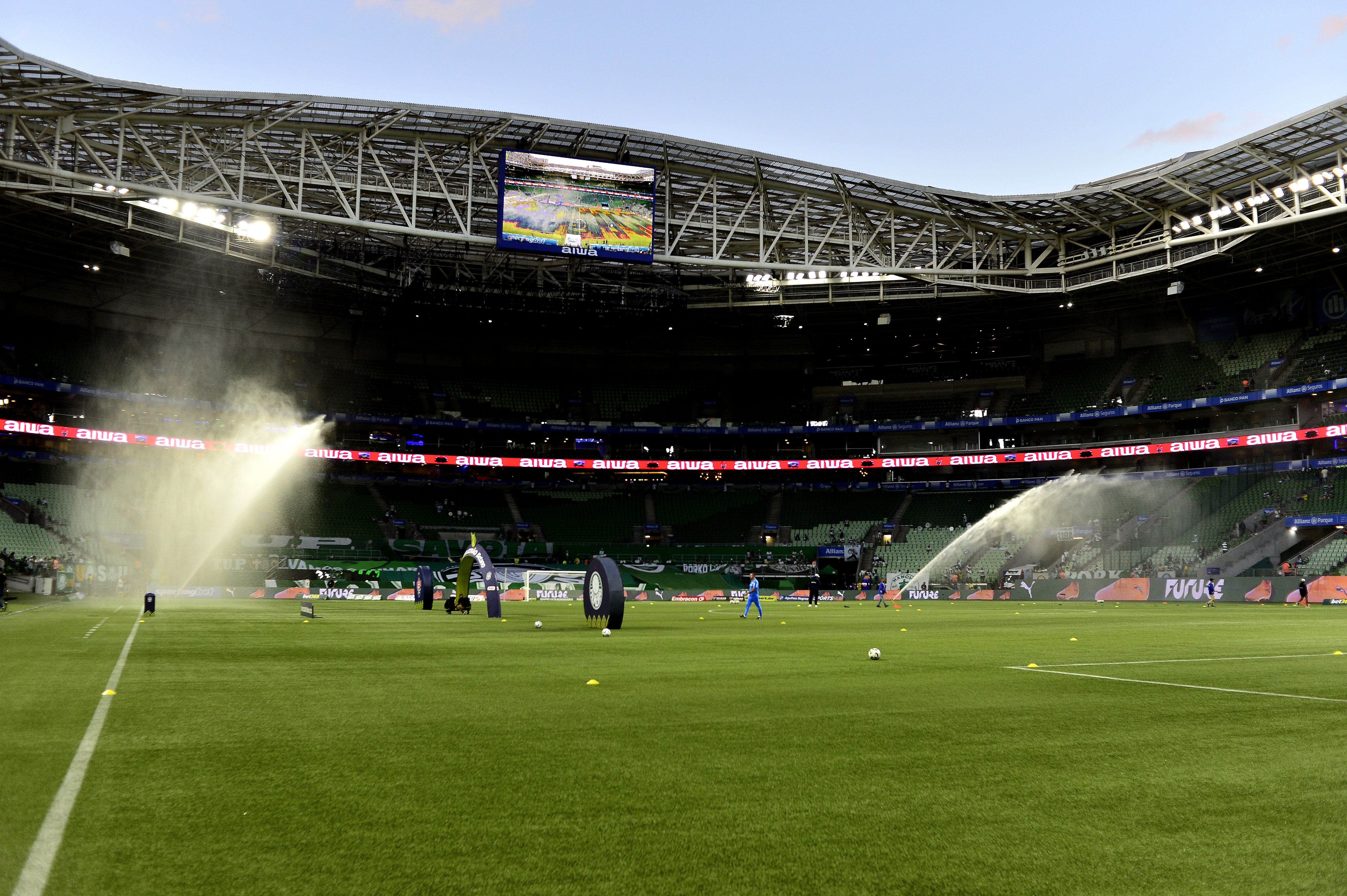 Após 13 anos, Allianz encerra naming rights do estádio do Palmeiras e mira triplicar lucro até 2027