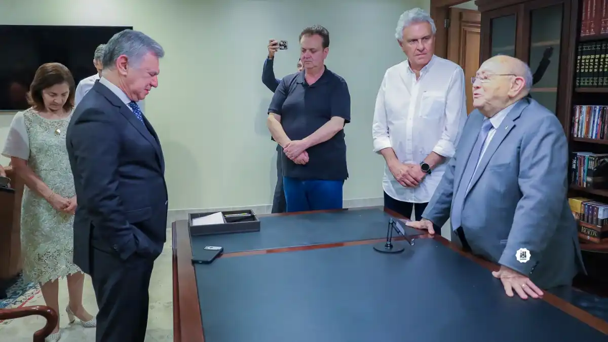 Uma semana após Flávio Bolsonaro, Ronaldo Caiado se reúne com cúpula da CGADB em SP e pede orações por 2026