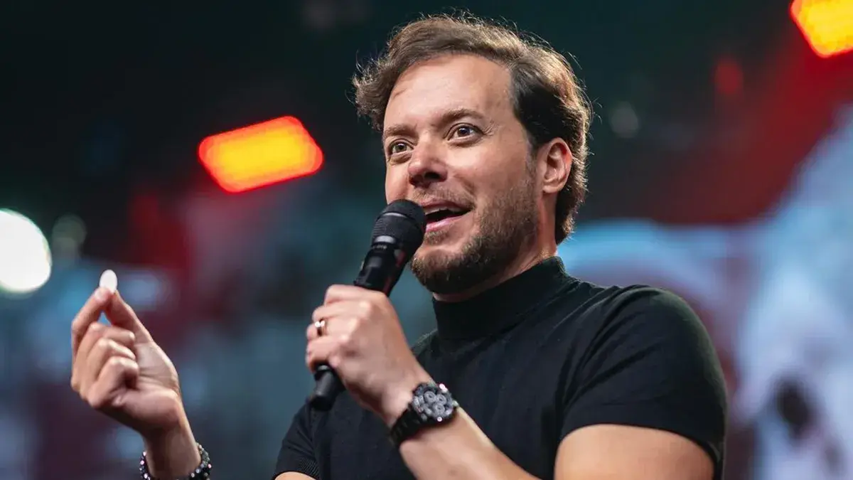 Silêncio nas redes no aniversário de 48 anos de André Valadão: apenas Renata publica homenagem