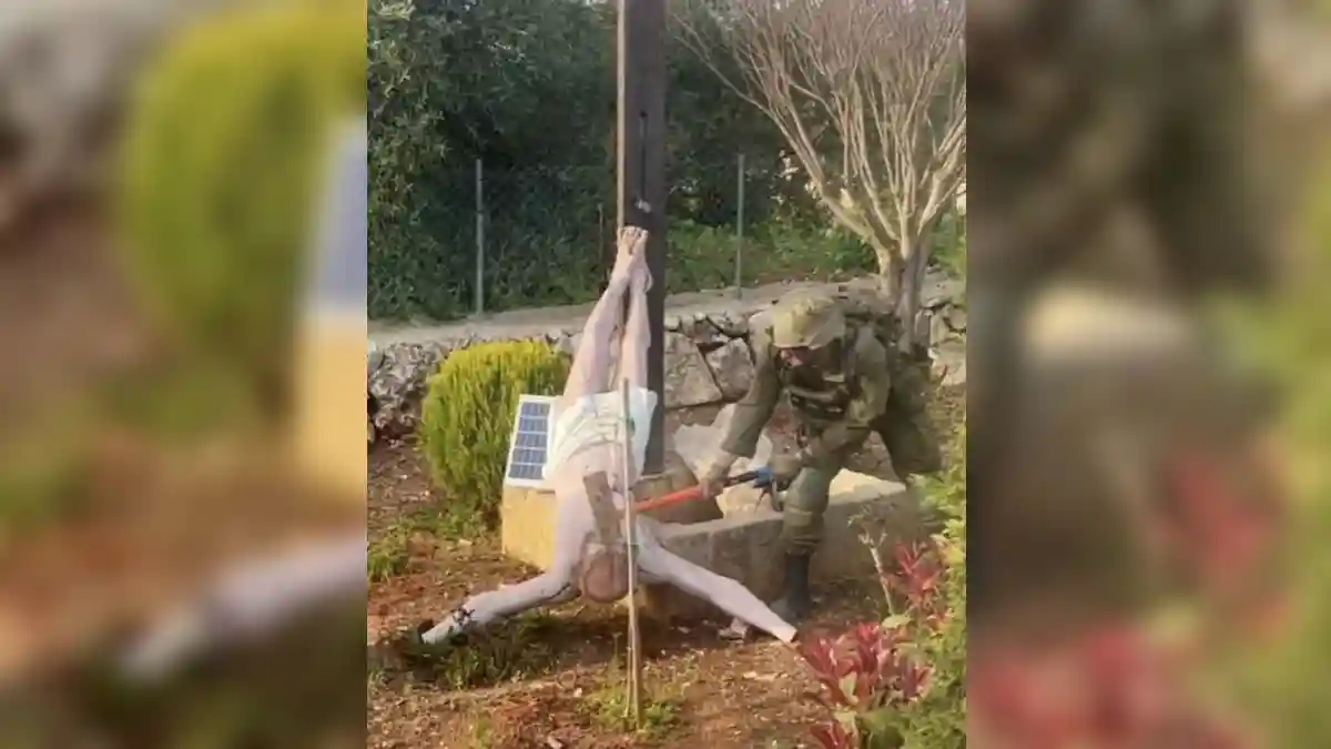 IMAGENS FORTES: Soldado israelense destrói estátua de Jesus a marretadas no Líbano