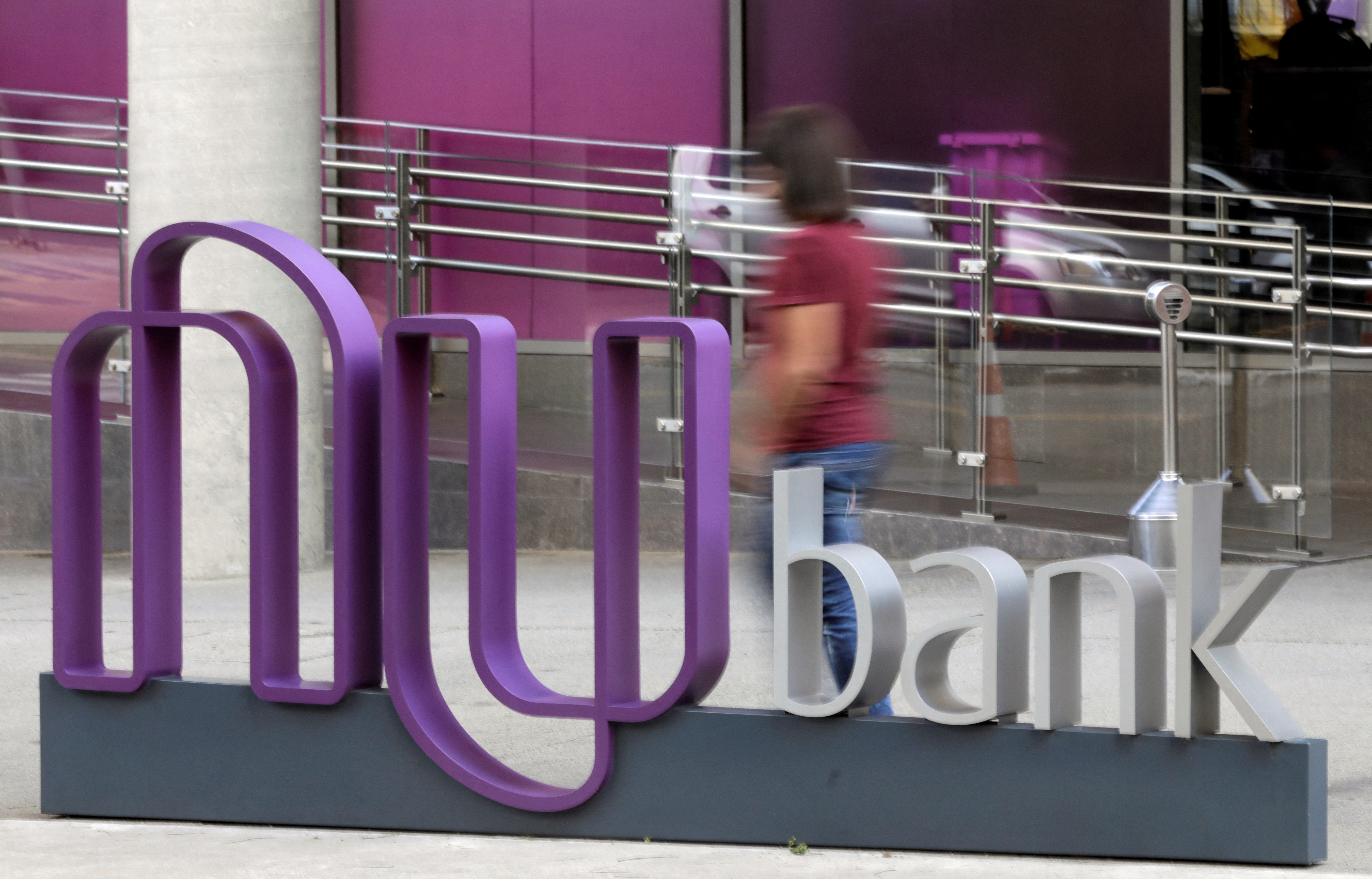 Nubank quer investir R$ 45 bilhões no Brasil em 2026