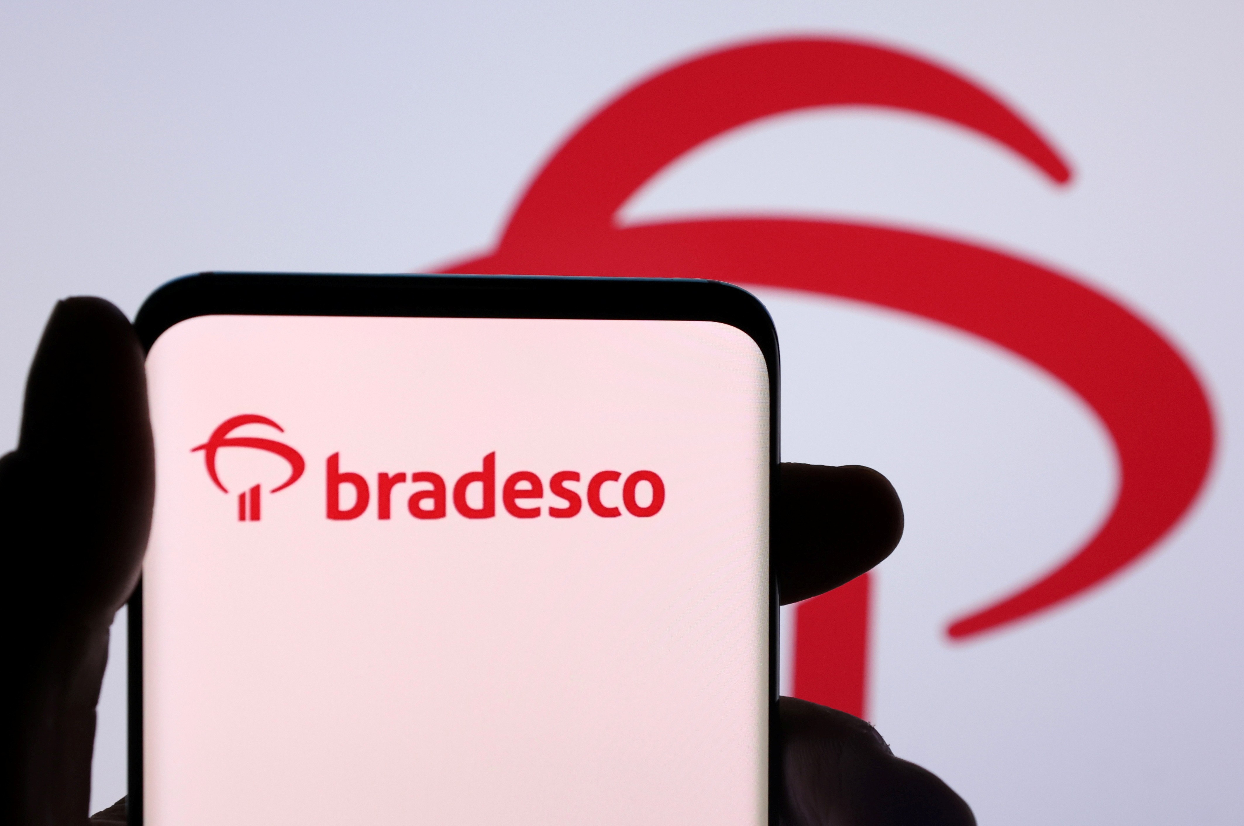 Bradesco supera projeções: lucro de R$ 6,8 bi no 1º tri; carteira de crédito alcança R$ 1,1 tri