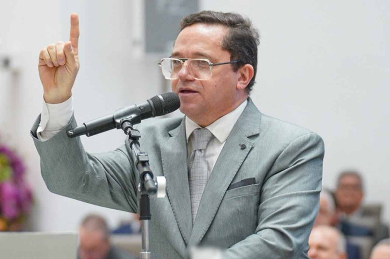 Vídeo de pastor da IEADPE que rejeita 'Paz do Senhor' de mulheres com legging viraliza e reacende debate sobre doutrina