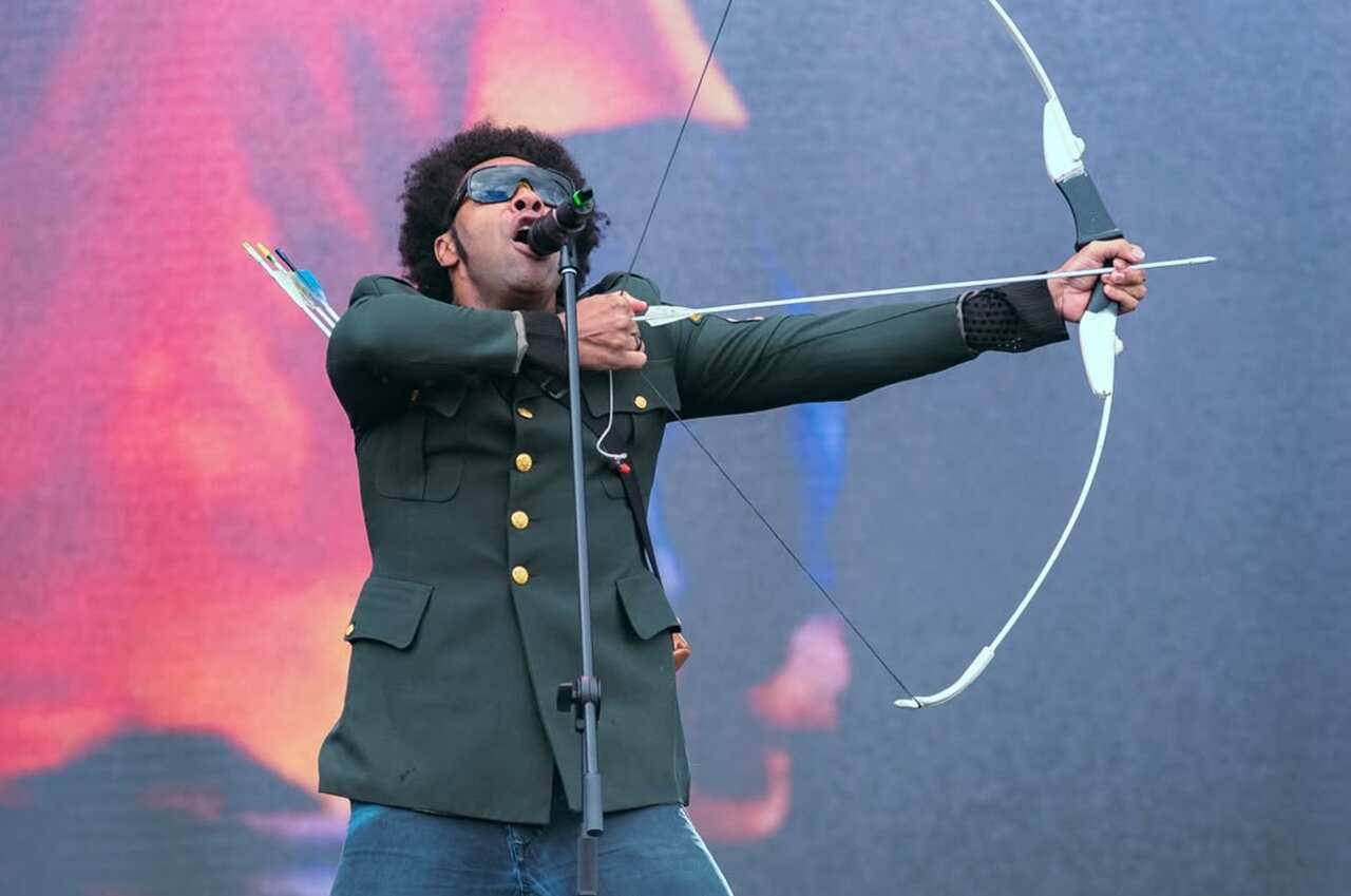 Arco e flecha no palco da Marcha para Jesus: ato de Thalles Roberto divide público e levanta debate sobre segurança