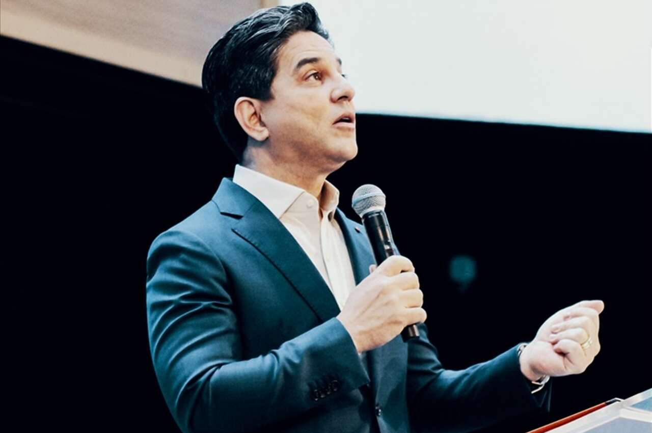 “Arrume outra igreja”: Pastor Jairo Manhães causa polêmica ao cobrar dízimo