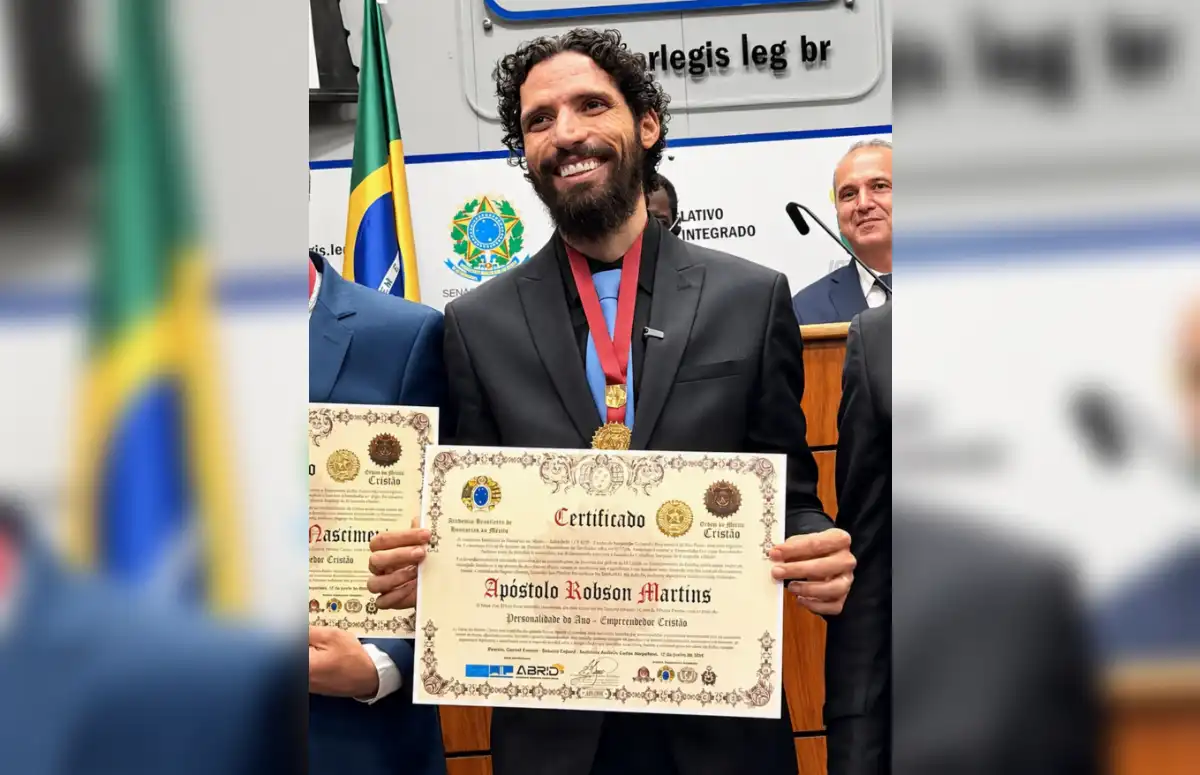 Quem é Robson Martins, autor de 19 livros que recebeu a Medalha do Empreendedorismo Cristão no Senado?