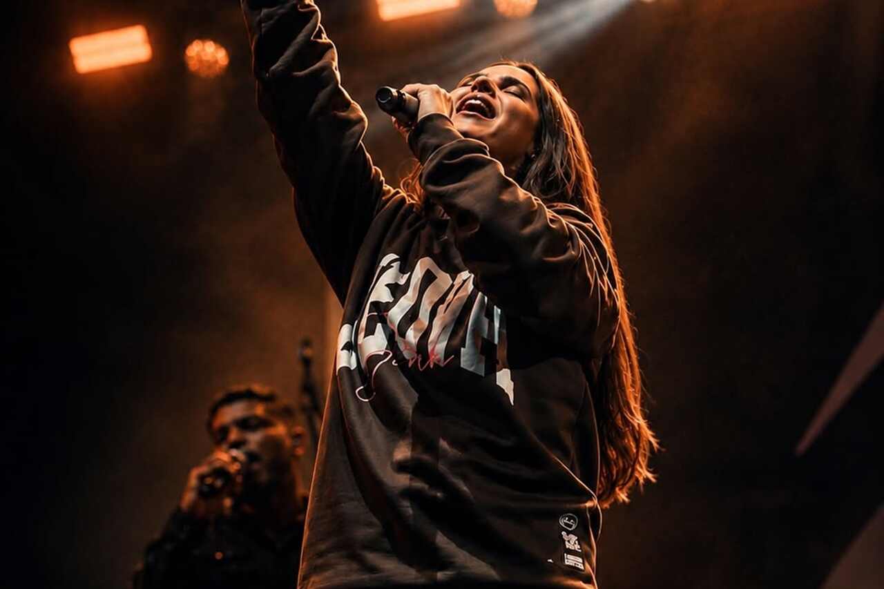 Aline Barros revela: "Disseram que eu perderia a voz"; relato antecede lançamento de "Tem Que Haver Mais"