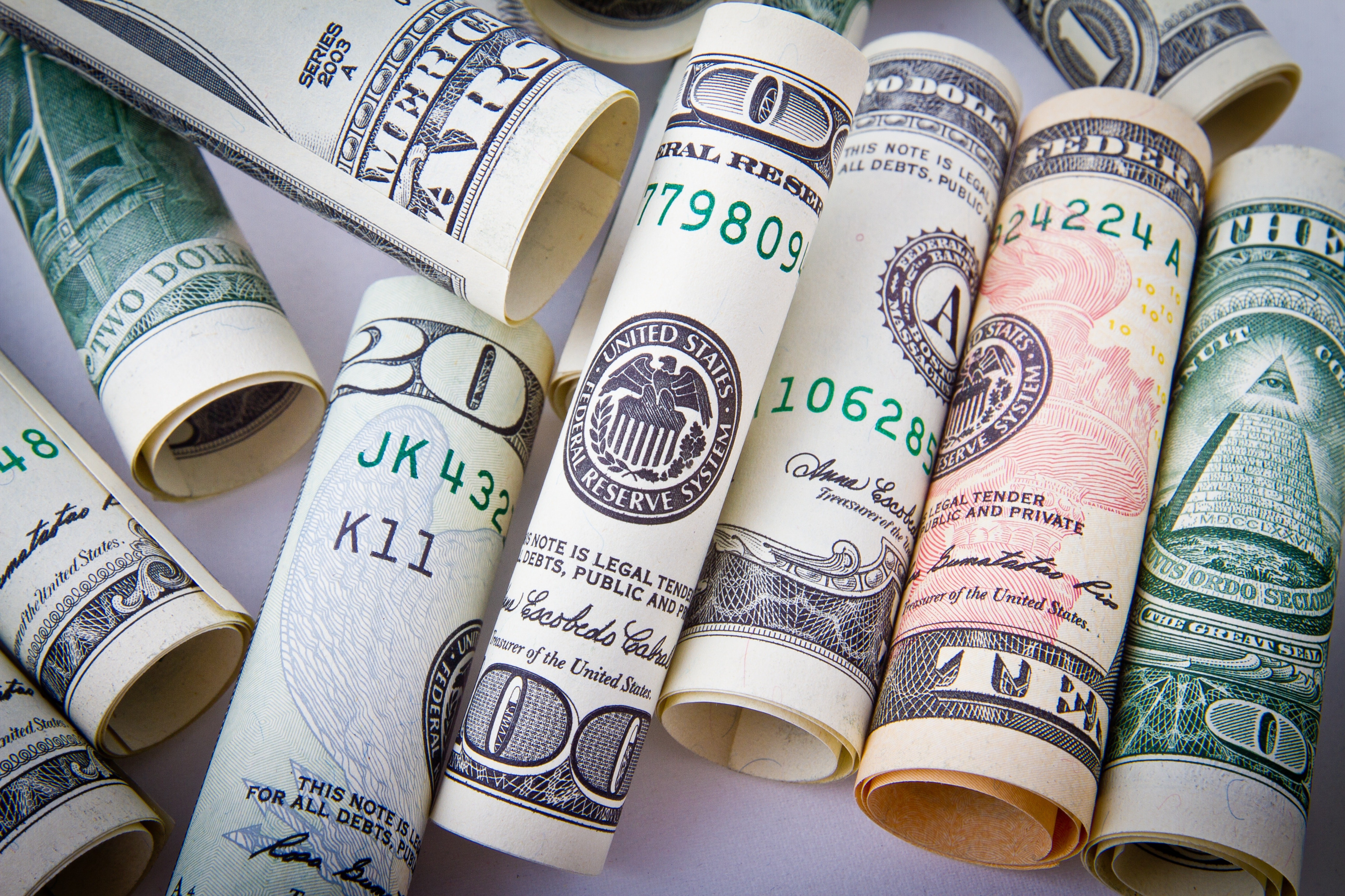 Dólar abre sessão desta sexta-feira, de olho em dados de emprego