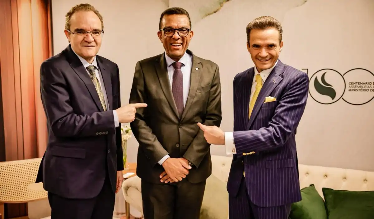 Em evento no Rio, AD Madureira sinaliza apoio velado à reeleição de Otoni de Paula e alinha estratégia com Caiado