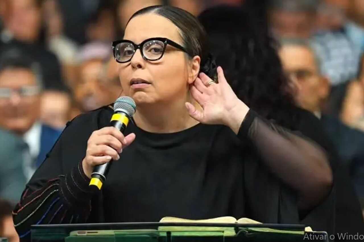 Em congresso, Helena Raquel rejeita rótulos partidários: 'A Igreja não é bolsonarista nem lulista'