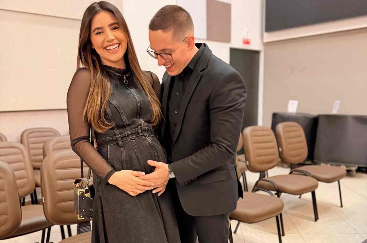 Queda na escada aos 7 meses: Suellen passa por avaliação e segue estável, relata Jefferson em culto