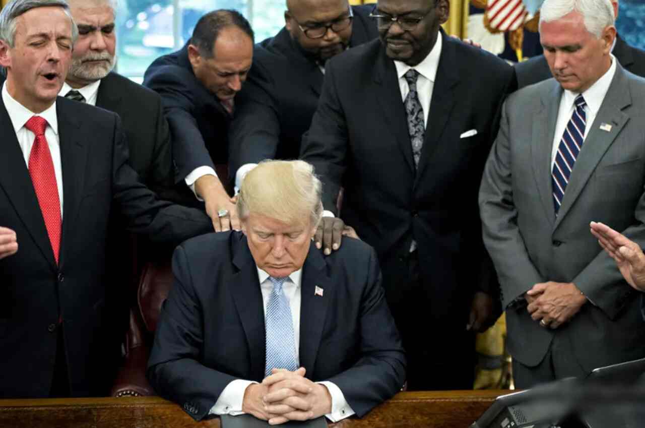 Apoio cristão a Trump desestimula 48% dos jovens a frequentar igrejas nos EUA, indica pesquisa
