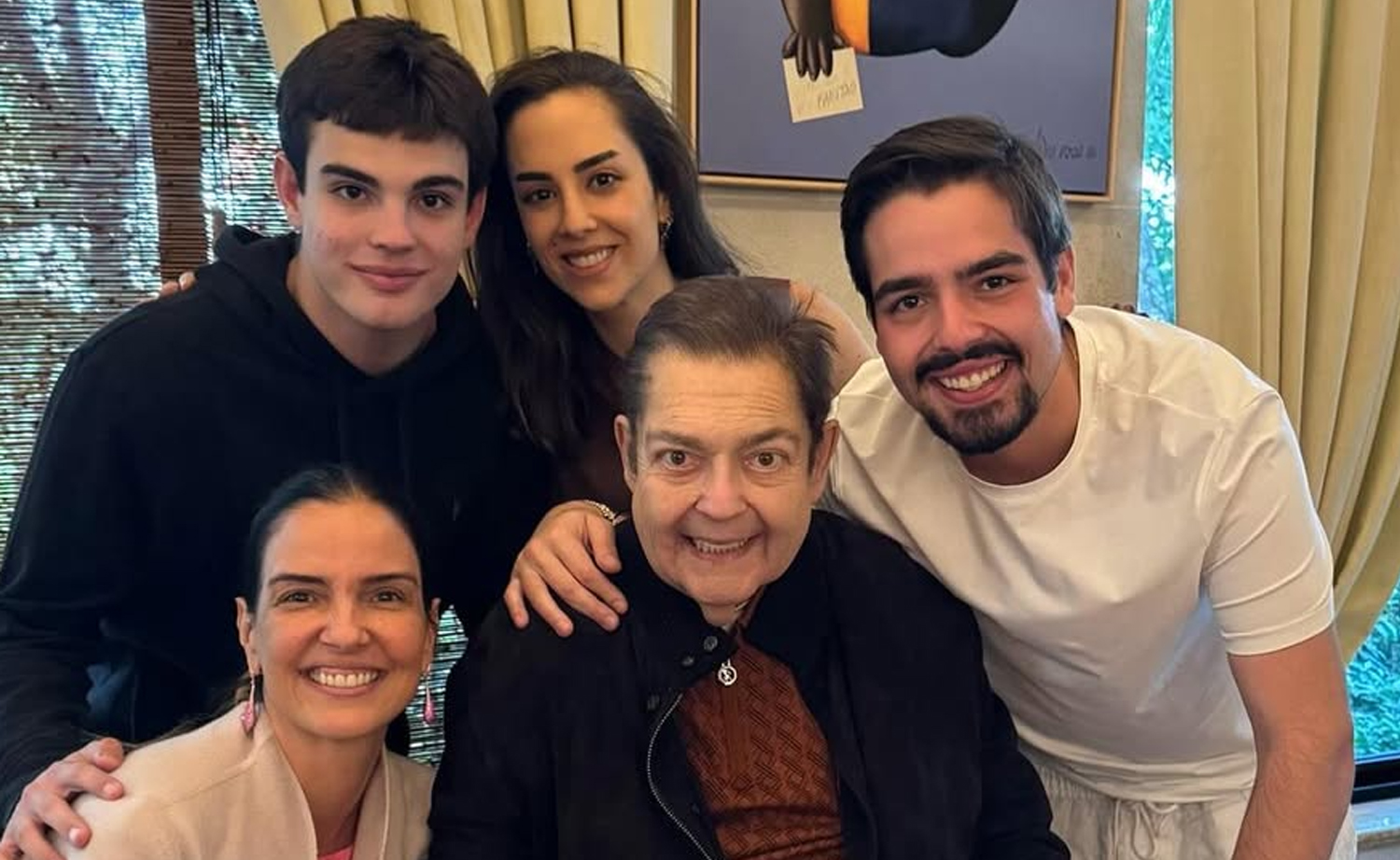 Faustão retorna à TV em rara aparição ao lado do filho neste sábado (8) no SBT