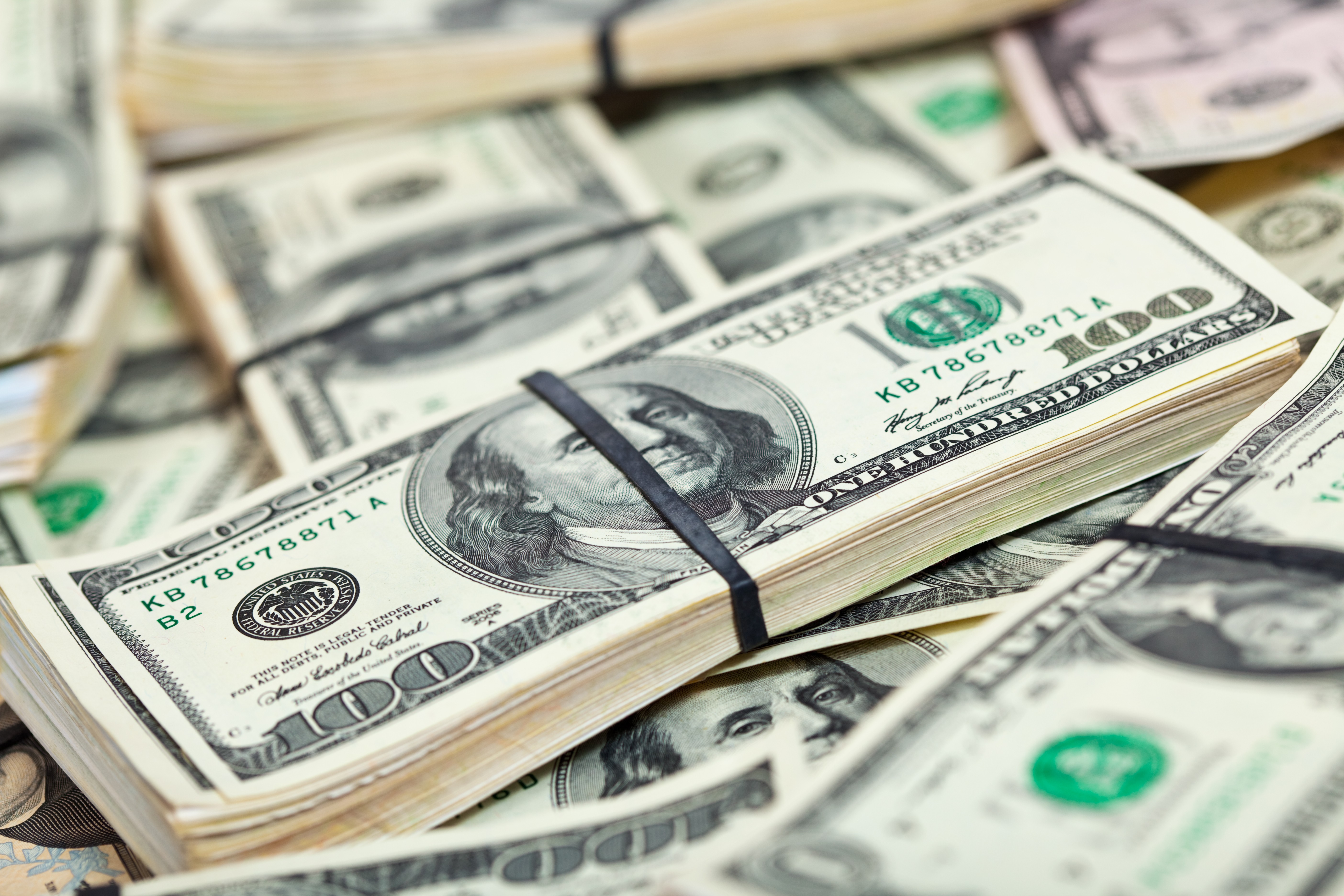Dólar cai na abertura e volta a R$ 5,10 com inflação em desaceleração; Copom e Ormuz no radar