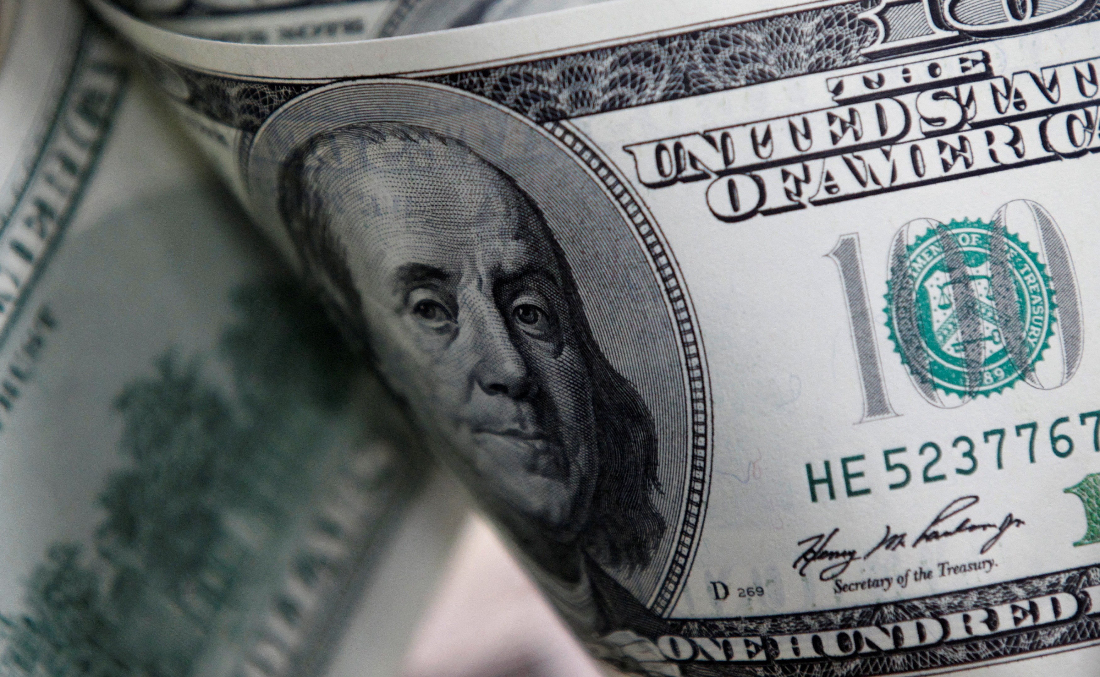 Dólar abre em alta com impasse EUA-Irã no Estreito de Ormuz e PPI no radar; veja o que move os mercados hoje