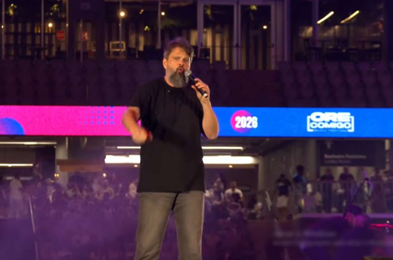 Em festival gospel na Arena MRV, Tassos Lycurgo vincula esquerda a “mutilação infantil” e divide opiniões