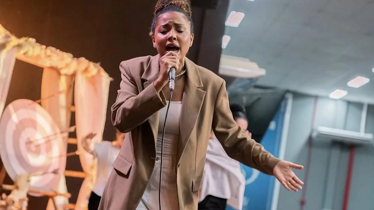 Aos 19 anos, Gabriela Gomes não sabia que profissão seguir; uma oração com o violão deu origem a ‘Deus Proverá’