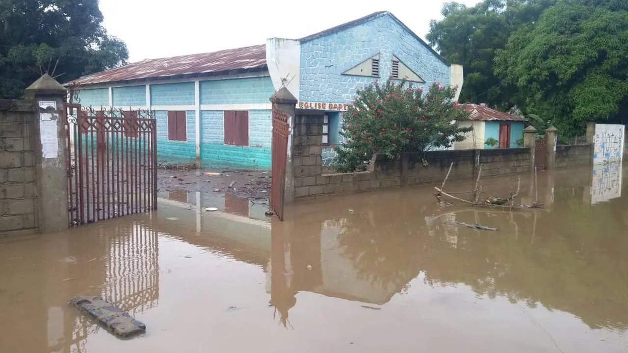 Depois de 75 cm de enchente e um ano de silêncio, sinos de igreja voltam a soar na Carolina do Norte