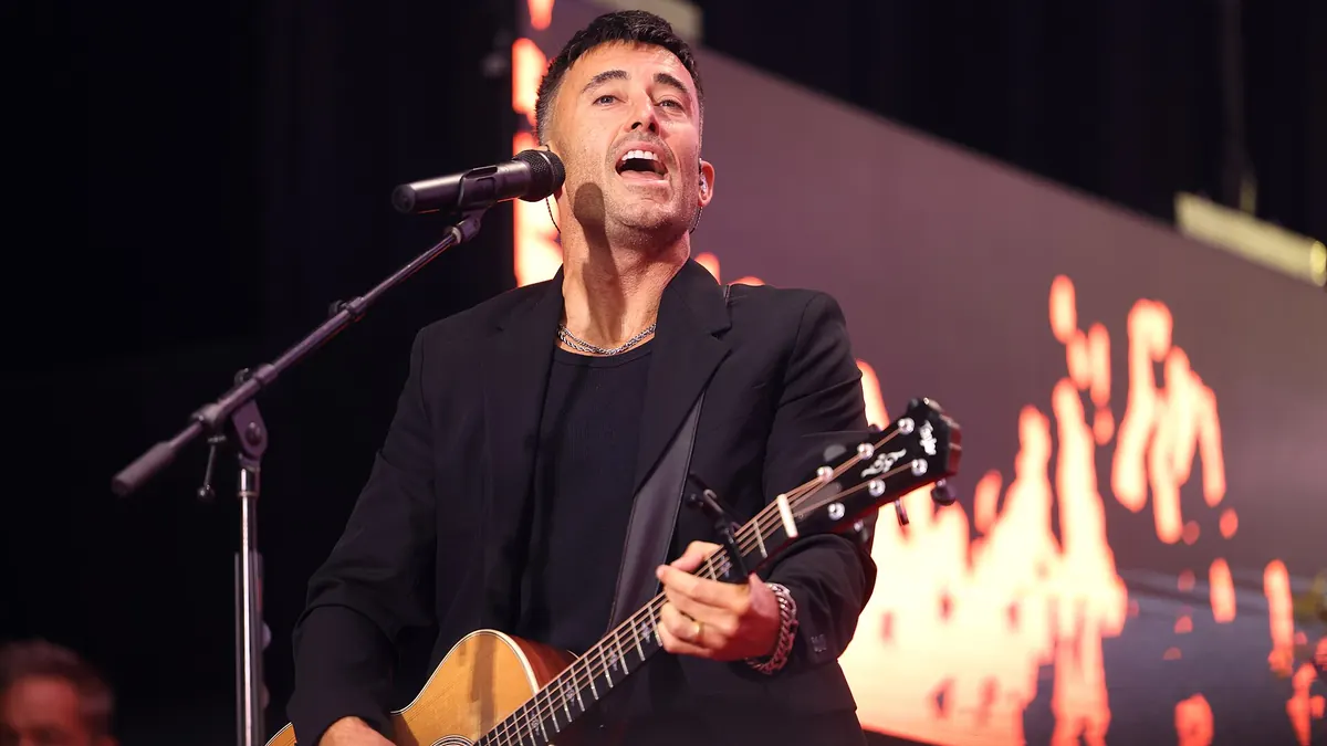 Phil Wickham ouviu que talvez nunca mais cantasse, cancelou meses de shows e encontrou no silêncio a ideia para um novo álbum