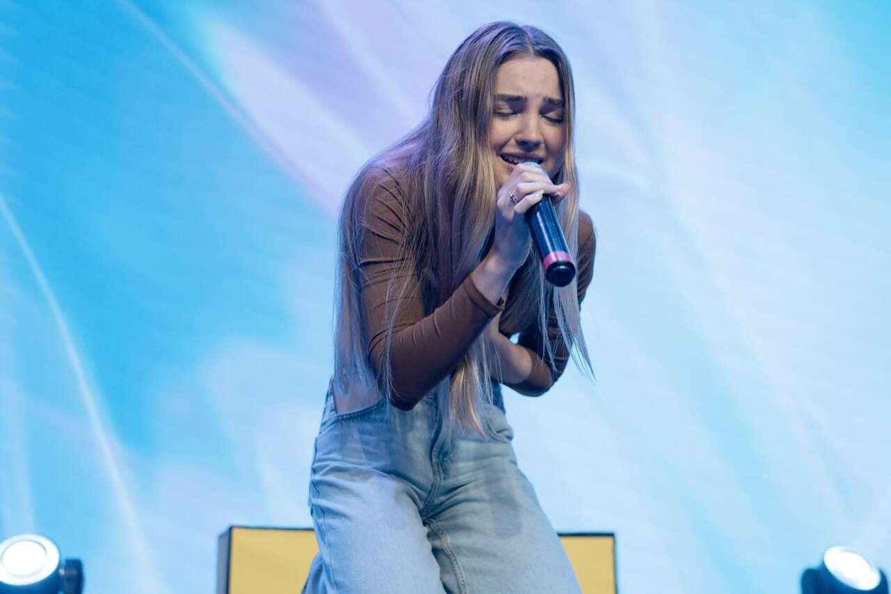 Esther Duran explica por que não canta músicas seculares: “da mesma fonte não jorra água doce e salgada”