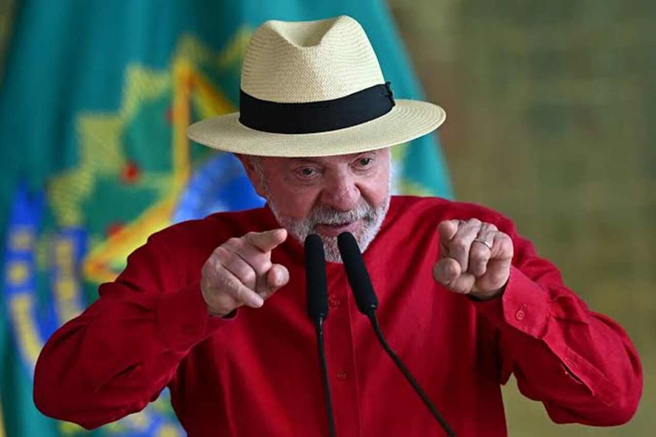 Lula compara vermelho do PT ao sangue de Cristo e defende distância entre fé e política em encontro evangélico